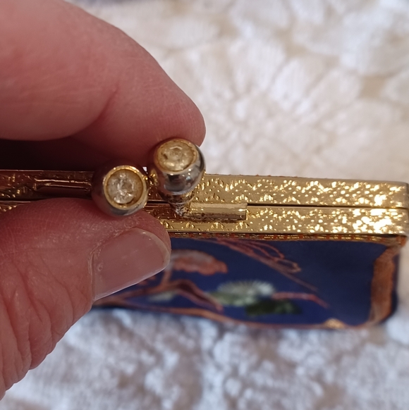 Embroidered Vintage Kiss Lock Coin Purse - Picture 3 of 7